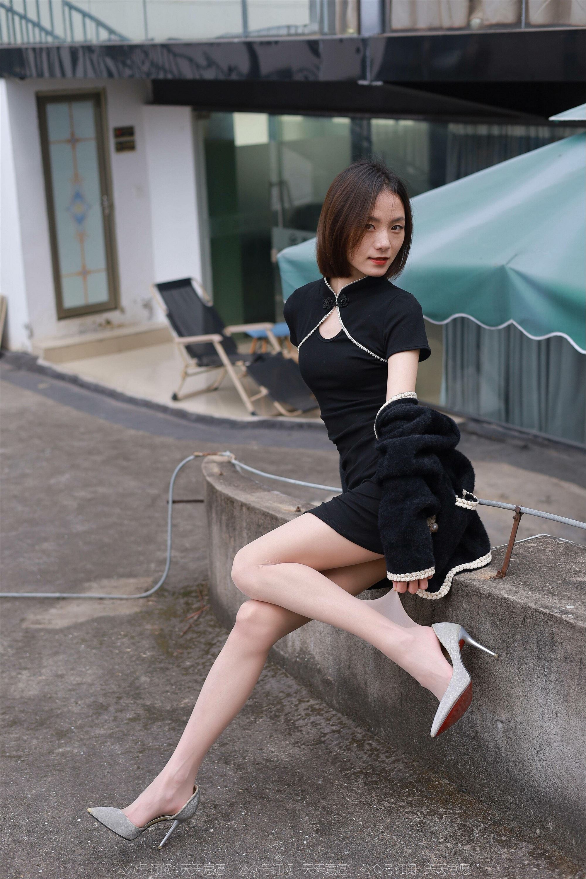 IESS异思趣向  2022.01.30 丝享家994：小六《黑色旗袍肉色丝》